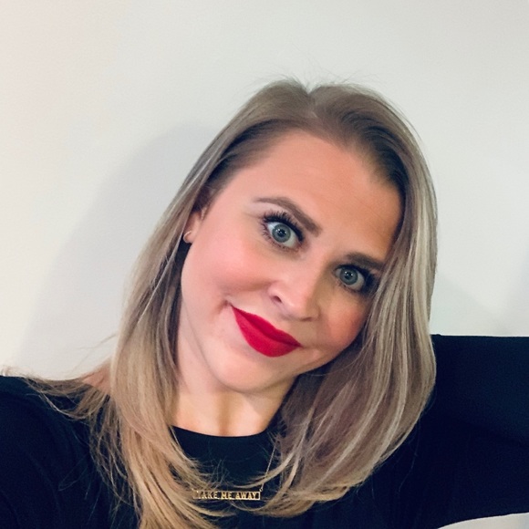 A bit about me & my closet! 💎👜👛 - Picture 3 of 4